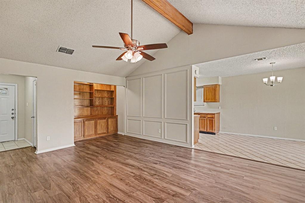 2608 Green Ridge Street Fort Worth, TX 76133 - Photo 5 of 25