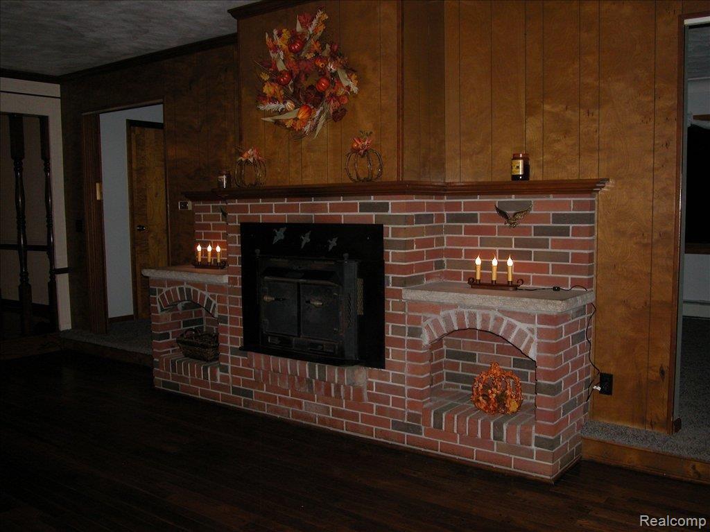 20727 M-50 Road Dundee, MI 48131 - Photo 4 of 5 Fam rm fireplace