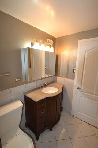 $2,475 | 4180 North Marine Drive, Unit 405, Chicago, IL 60613