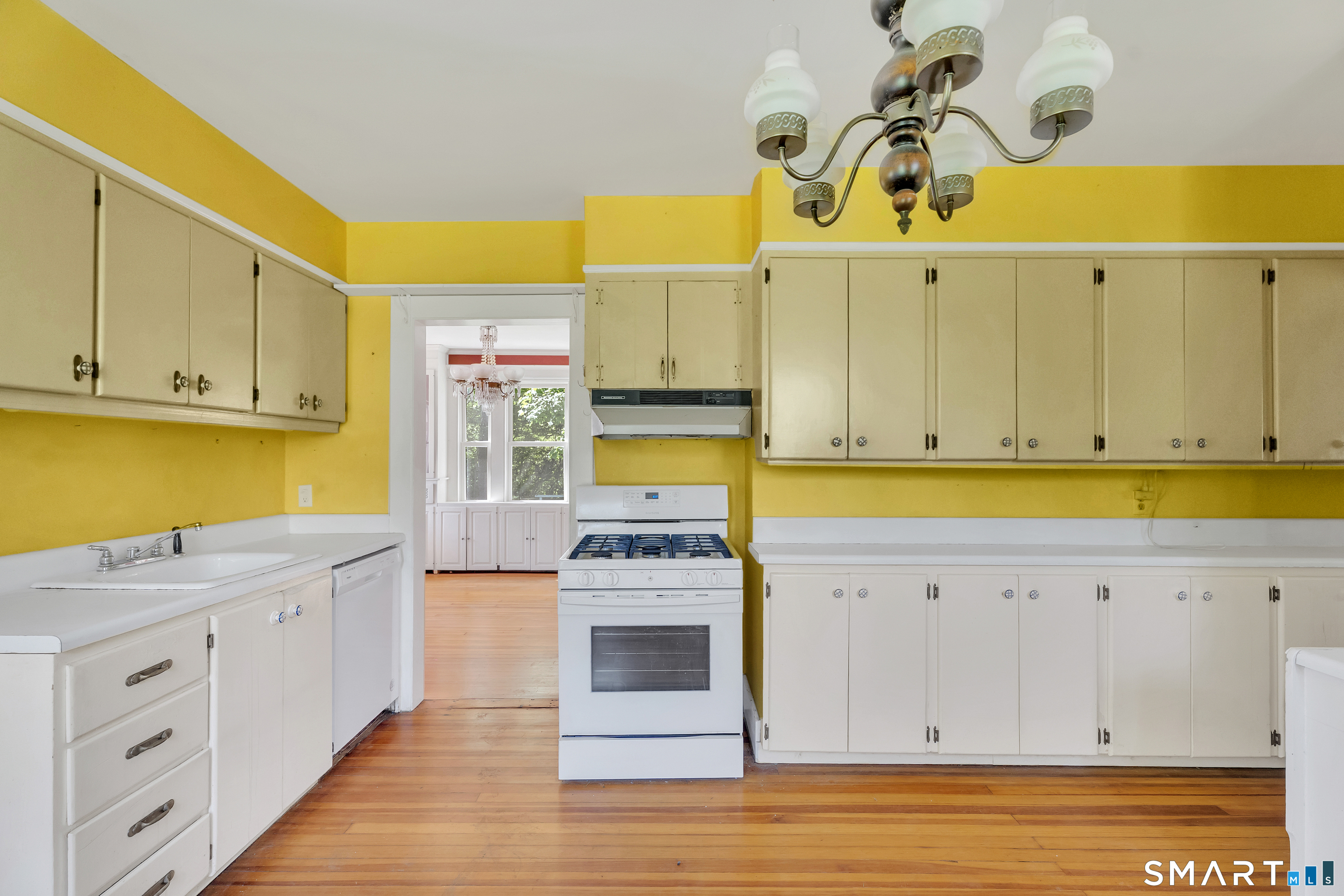 286 Daniels Farm Road Trumbull, CT 06611 - Photo 16 of 35