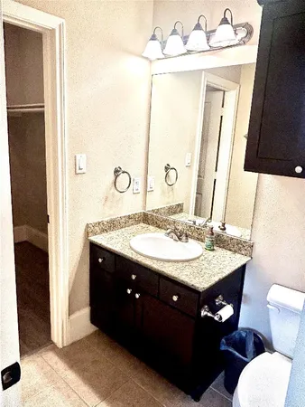 $3,000 | 1049 West 22nd Street, Unit H, Houston, TX 77008