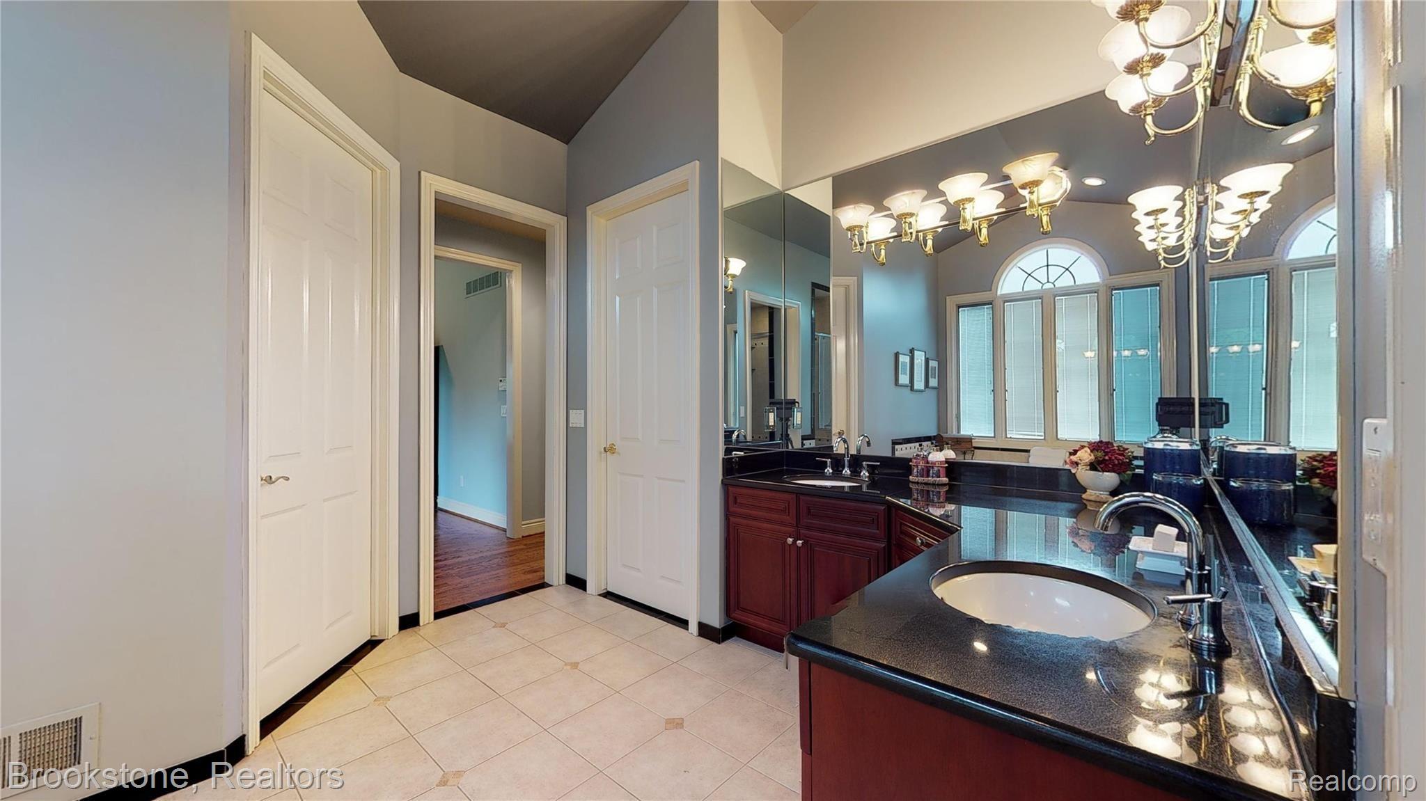 5625 Fox Ridge Drive Clarkston, MI 48348 - Photo 30 of 44 5625-Fox-Ridge-Master-Bath.jpg