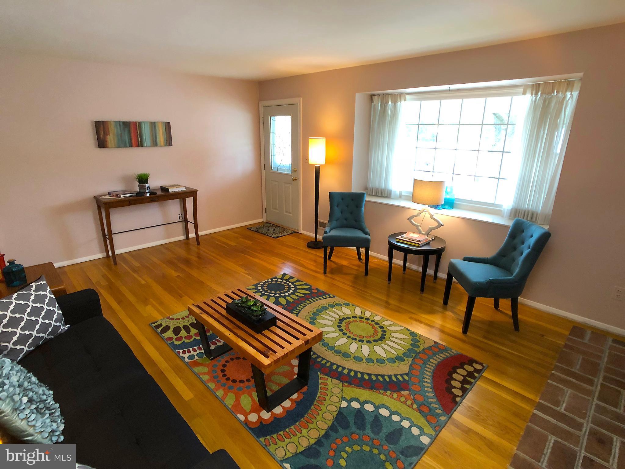 14 Flanders Ridge Court Cockeysville, MD 21030 - Photo 6 of 29 Huge 17 x 13 Living Room!