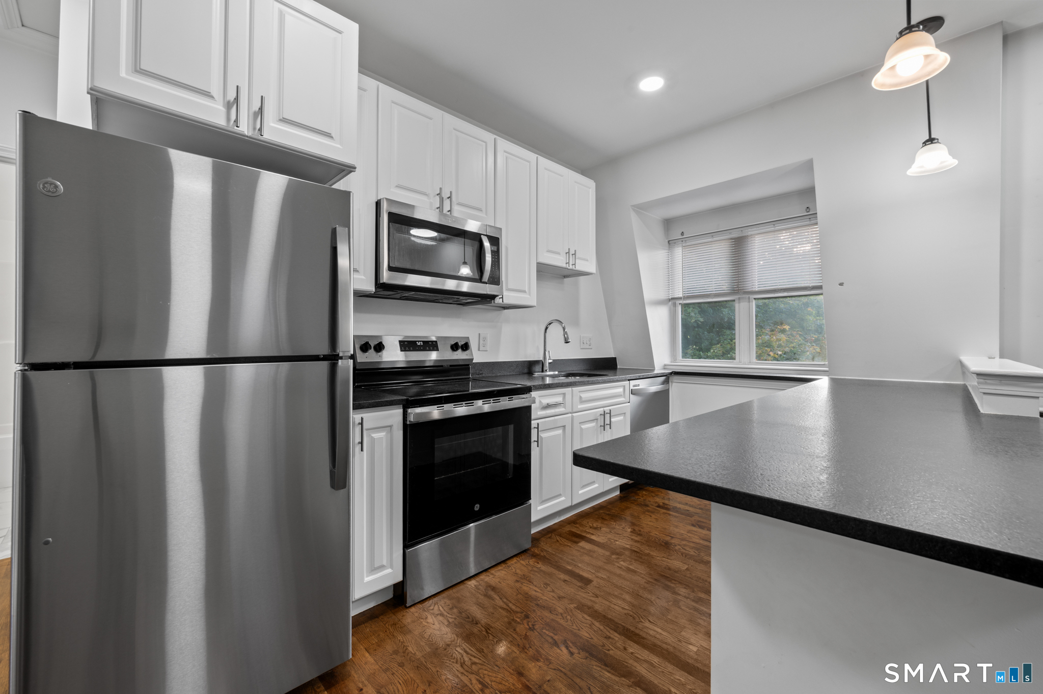48 High Street Bristol, CT 06010 - Photo 5 of 19 Gallery Image 5