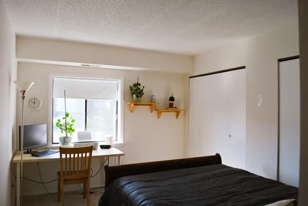 $190,000 | 321 Deerpath Drive, Unit 210, Schererville, IN 46375