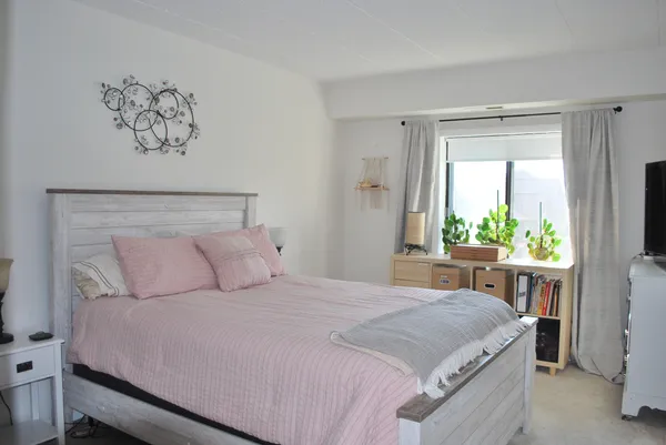 $190,000 | 321 Deerpath Drive, Unit 210, Schererville, IN 46375