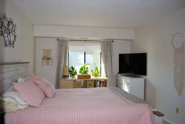 $190,000 | 321 Deerpath Drive, Unit 210, Schererville, IN 46375