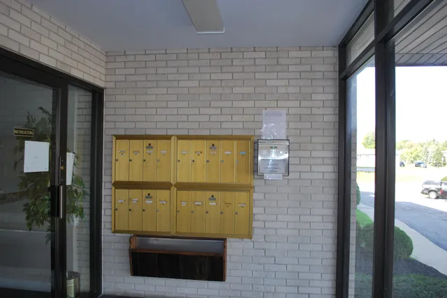 $190,000 | 321 Deerpath Drive, Unit 210, Schererville, IN 46375