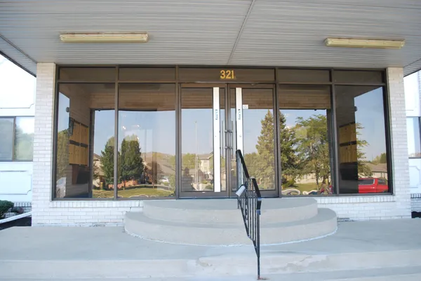 $190,000 | 321 Deerpath Drive, Unit 210, Schererville, IN 46375