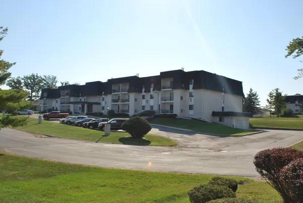 $190,000 | 321 Deerpath Drive, Unit 210, Schererville, IN 46375