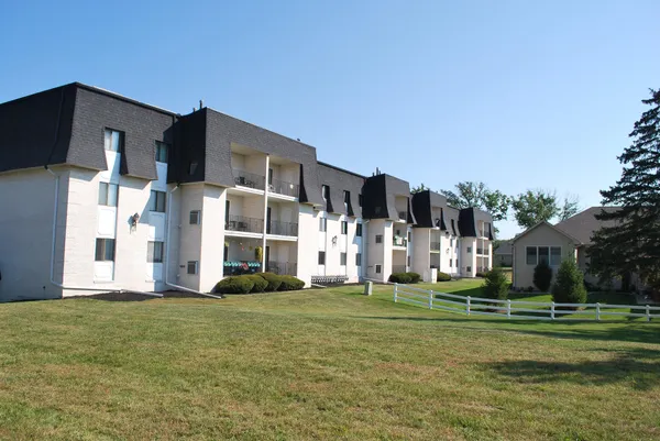$190,000 | 321 Deerpath Drive, Unit 210, Schererville, IN 46375