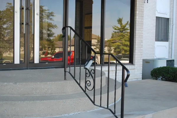 $190,000 | 321 Deerpath Drive, Unit 210, Schererville, IN 46375