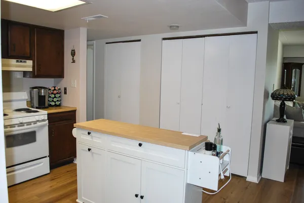 $190,000 | 321 Deerpath Drive, Unit 210, Schererville, IN 46375