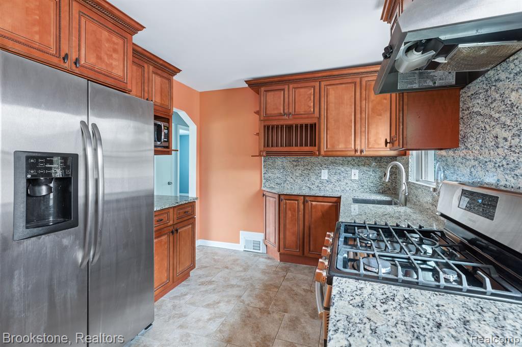 2120 Oxford Road Berkley, MI 48072 - Photo 14 of 42