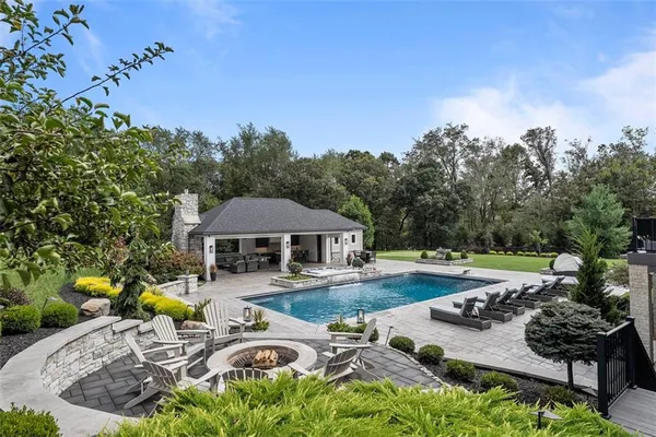 a view of house and outdoor space
