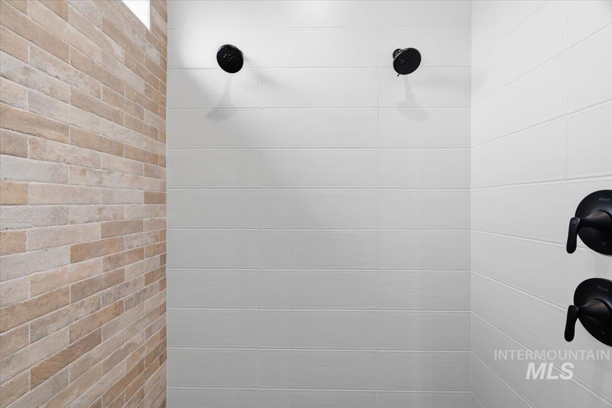 6431 Raptor Ridge Lane Melba, ID 83641 - Photo 31 of 50 Bathroom featuring tiled shower