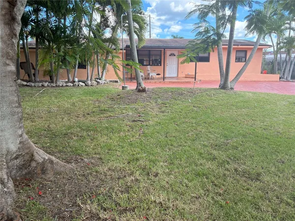 a view of a yard with a tree