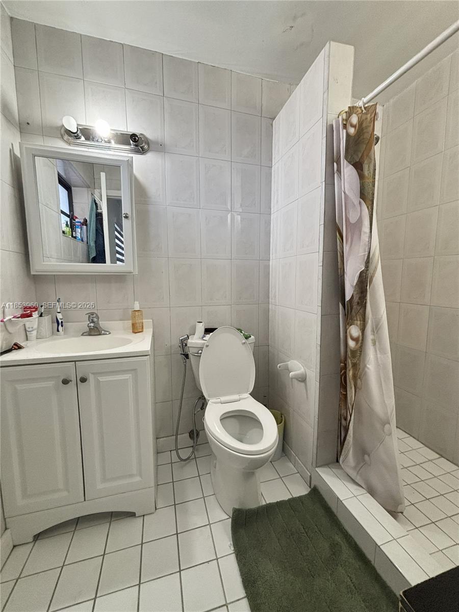 18601 Southwest 98th Avenue Cutler Bay, FL 33157 - Photo 16 of 28 a bathroom with a sink toilet and shower