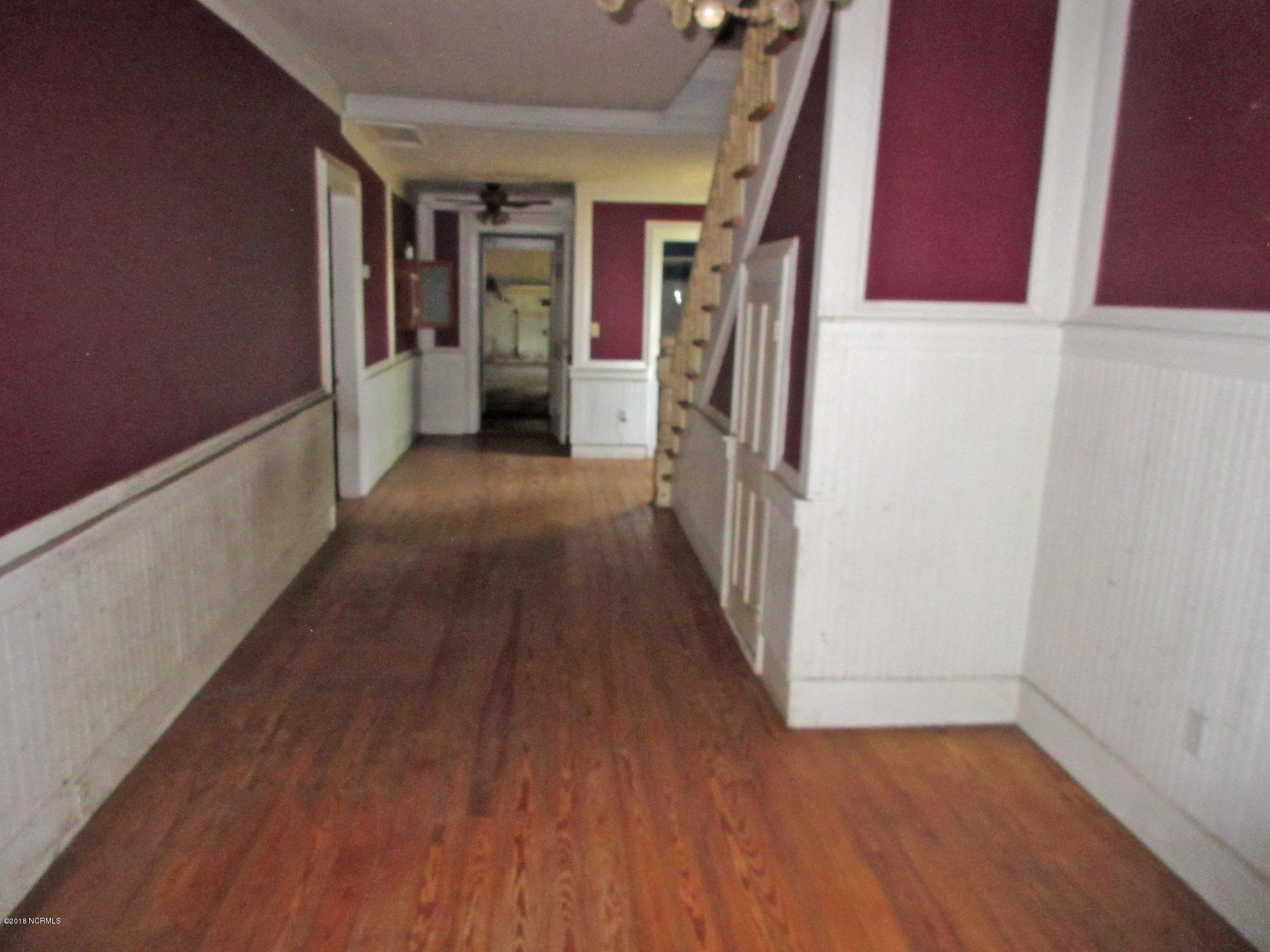 138 Barbour Road Hubert, NC 28539 - Photo 4 of 20 138 Barbour Rd - 1st Floor Entry