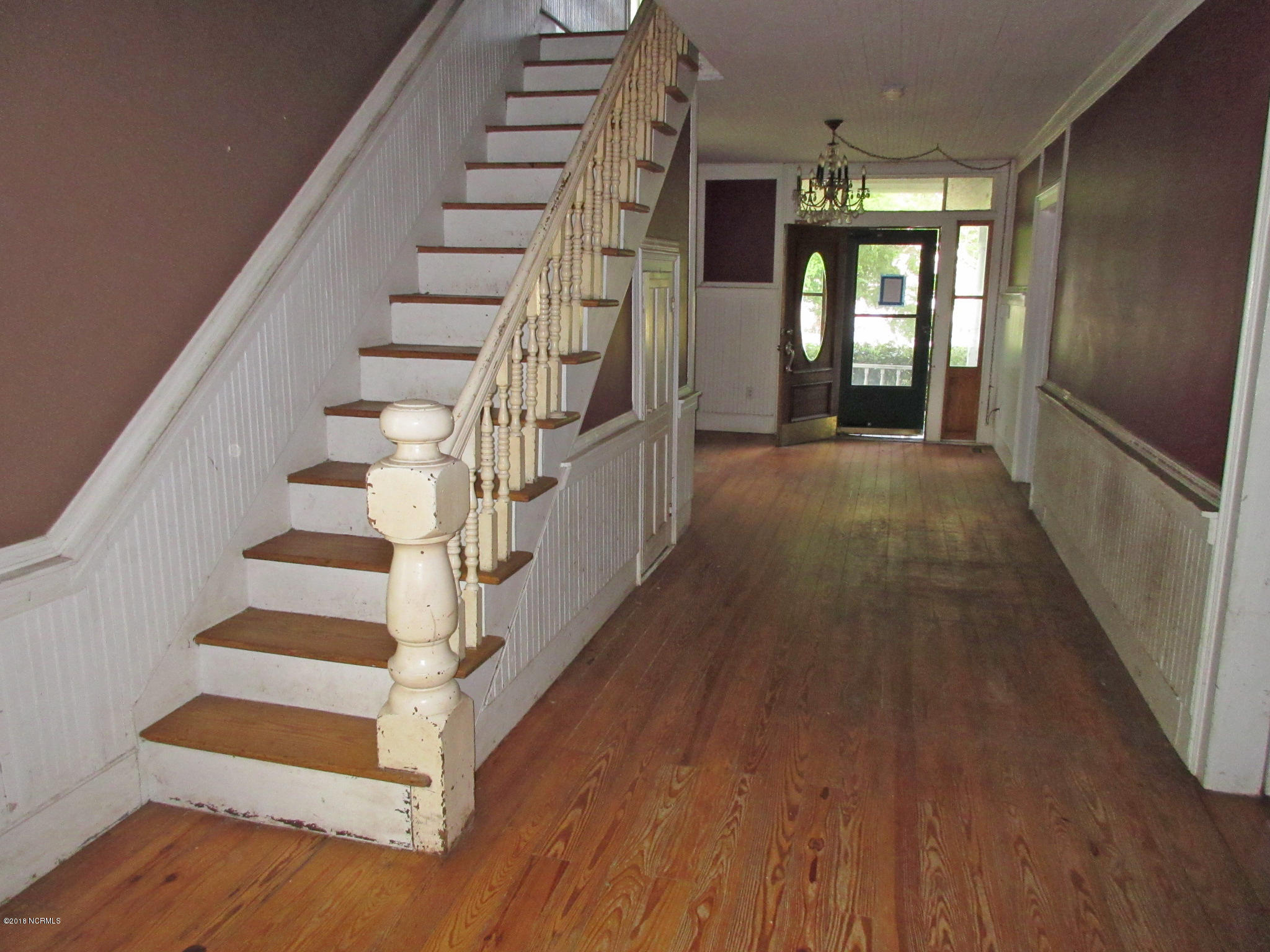 138 Barbour Road Hubert, NC 28539 - Photo 5 of 20 138 Barbour Rd - 1st Floor Landing