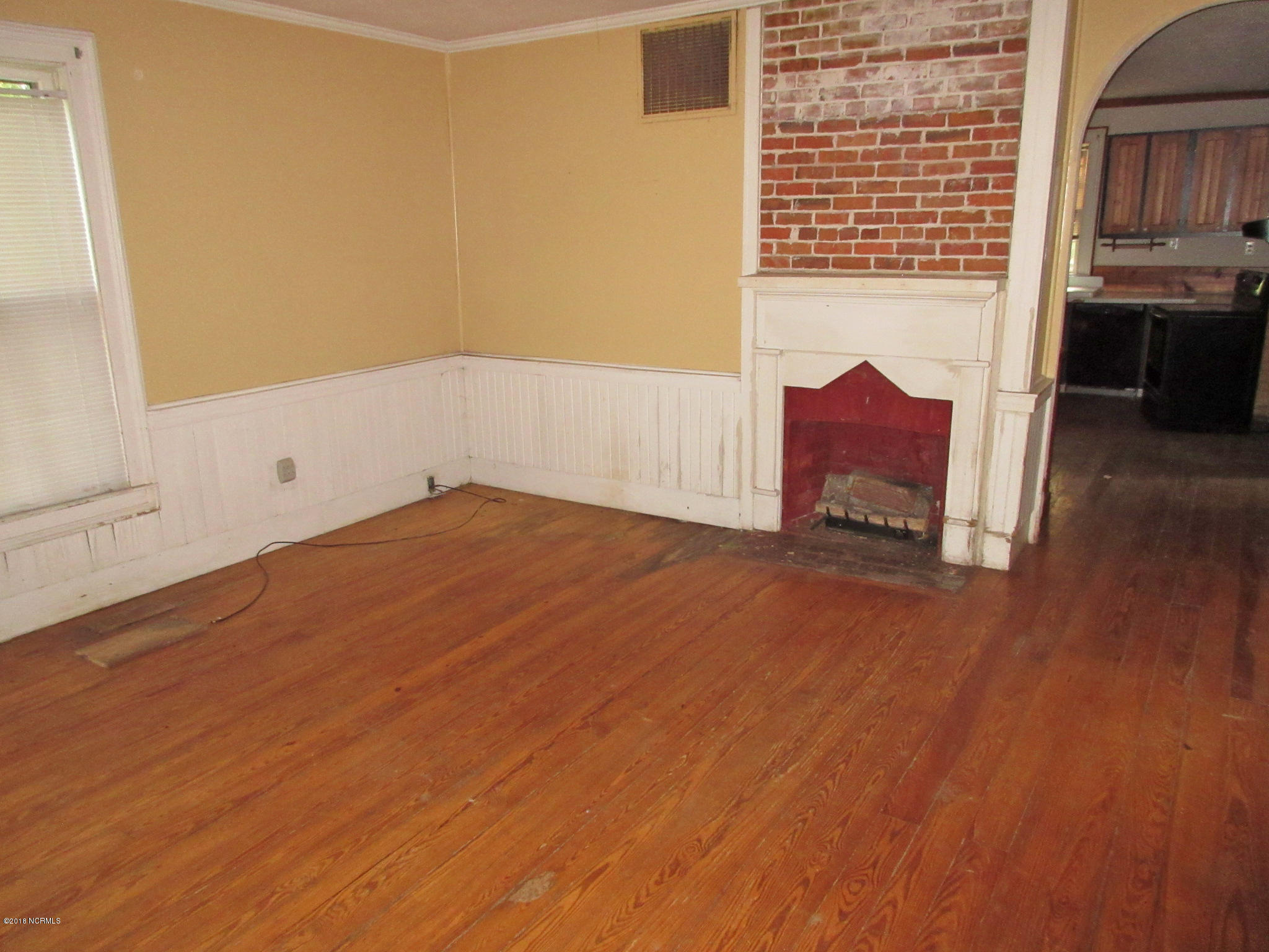 138 Barbour Road Hubert, NC 28539 - Photo 6 of 20 138 Barbour Rd - 1st Floor Living