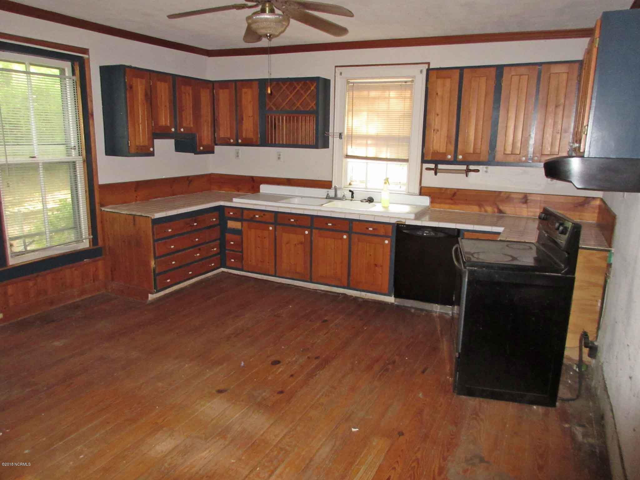 138 Barbour Road Hubert, NC 28539 - Photo 7 of 20 138 Barbour Rd - 1st Floor Kitchen