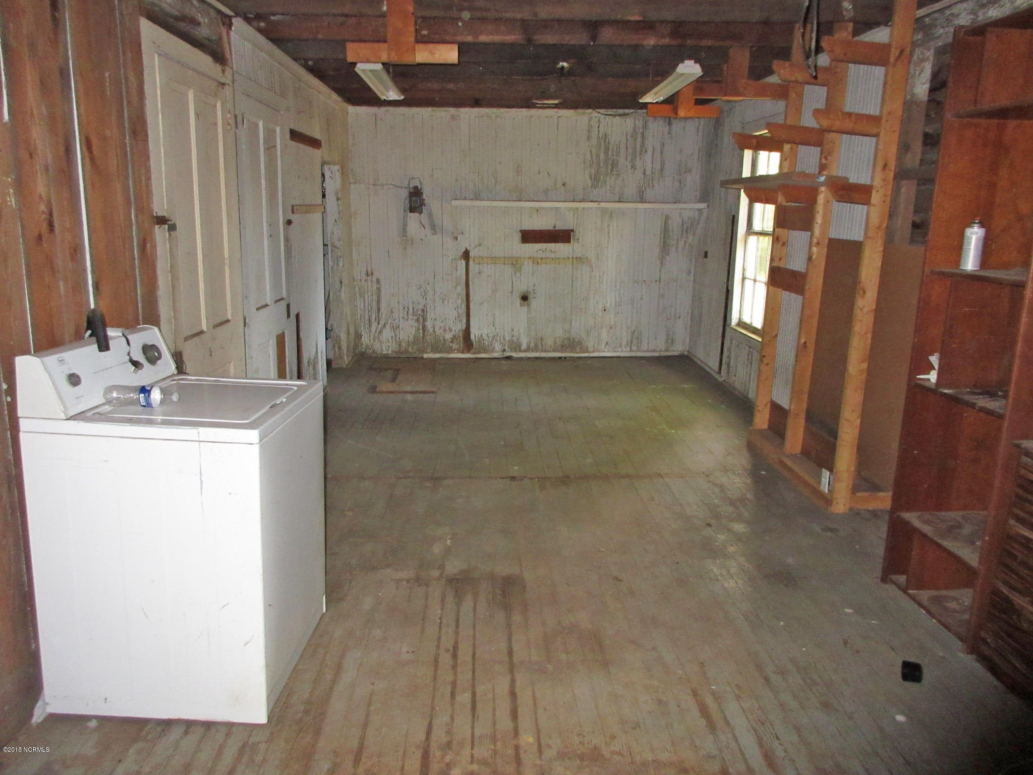 138 Barbour Road Hubert, NC 28539 - Photo 9 of 20 138 Barbour Rd - 1st Floor Utilty Room 1