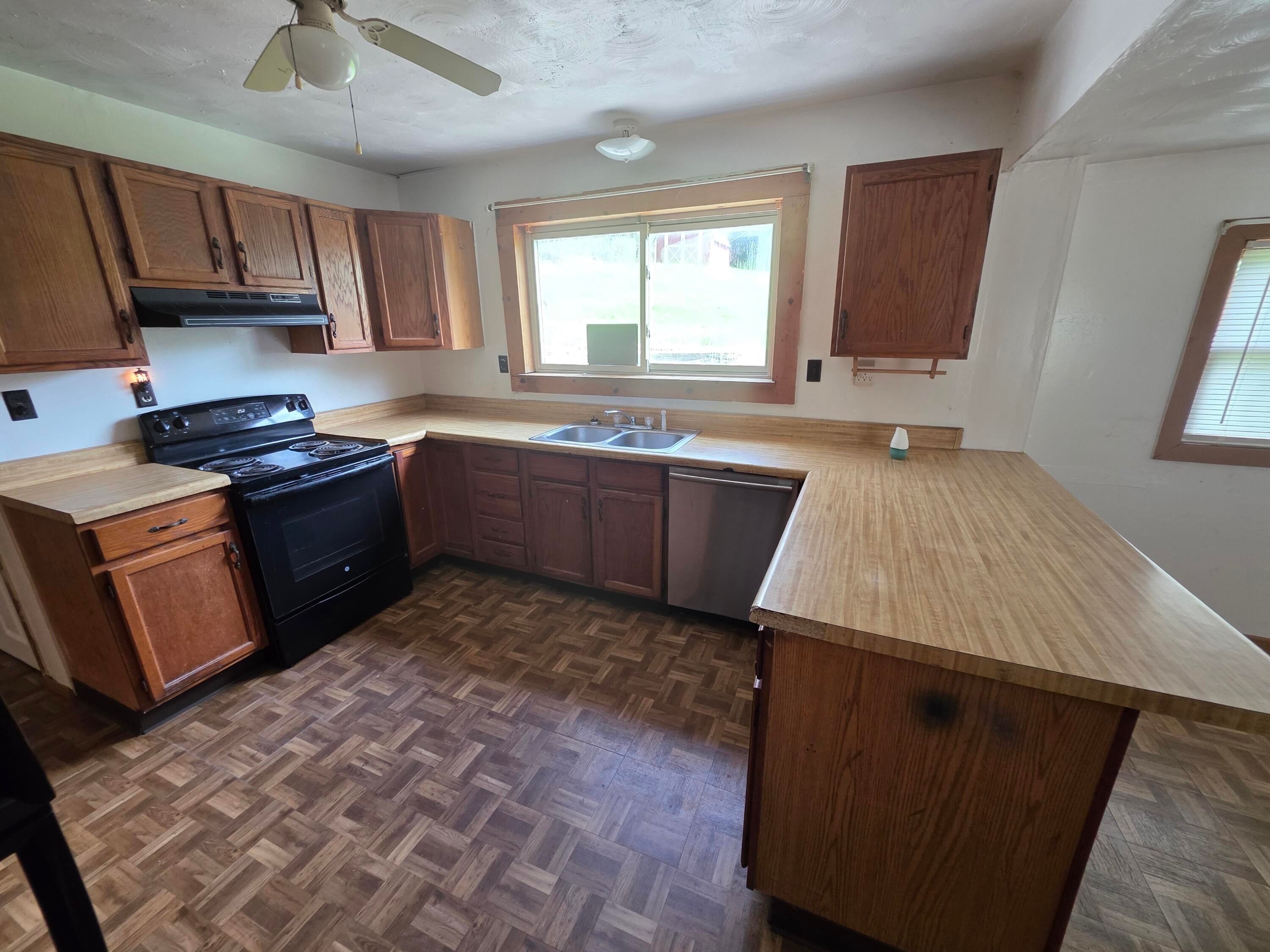 15384 Stanaford Road Danese, WV 25831 - Photo 14 of 32 Gallery Image 14