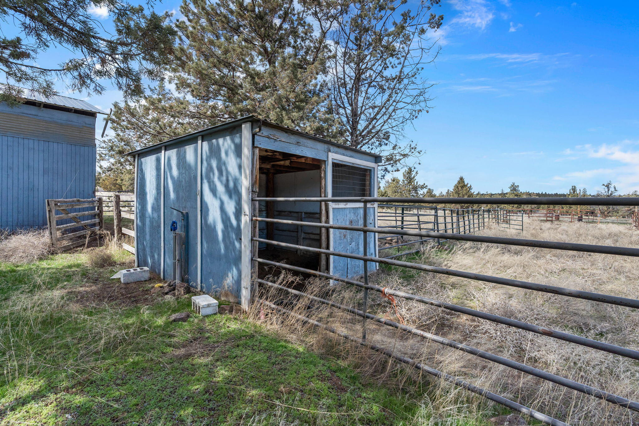 12263 Southeast Bridge Road Prineville, OR 97754 - Photo 37 of 55 2025_03_26_12263_se_bridge_road_pv-36