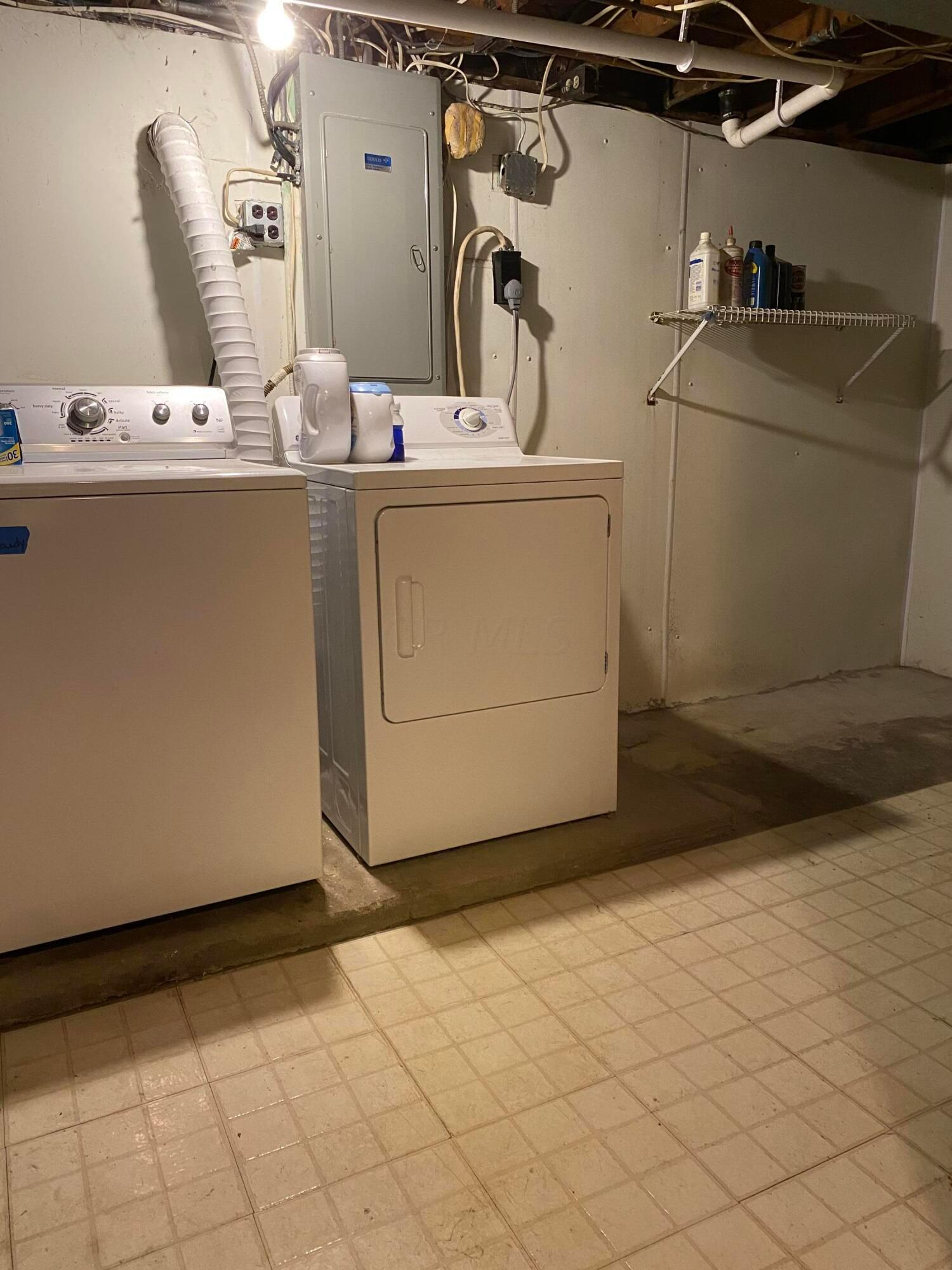1748 Kenny Road Columbus, OH 43212 - Photo 22 of 26 Washer/Dryer Area