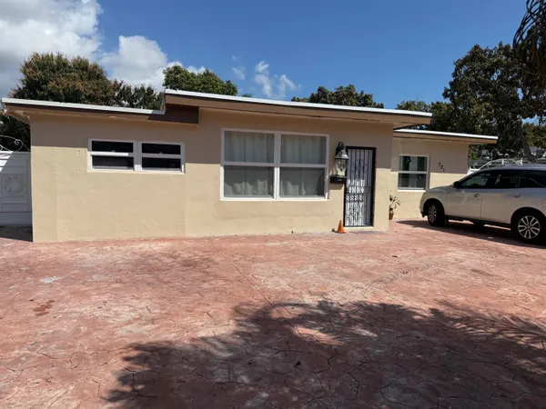 $1,400 | 721 Northeast 139th Street, Unit 1, North Miami, FL 33161