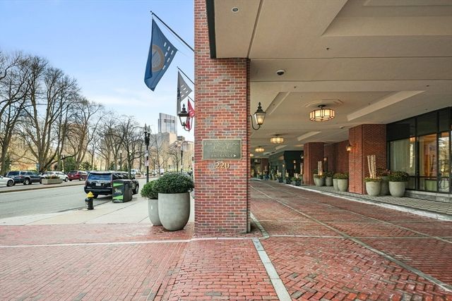 $2,950,000 | 220 Boylston Street, Unit 1005, Boston, MA 02116