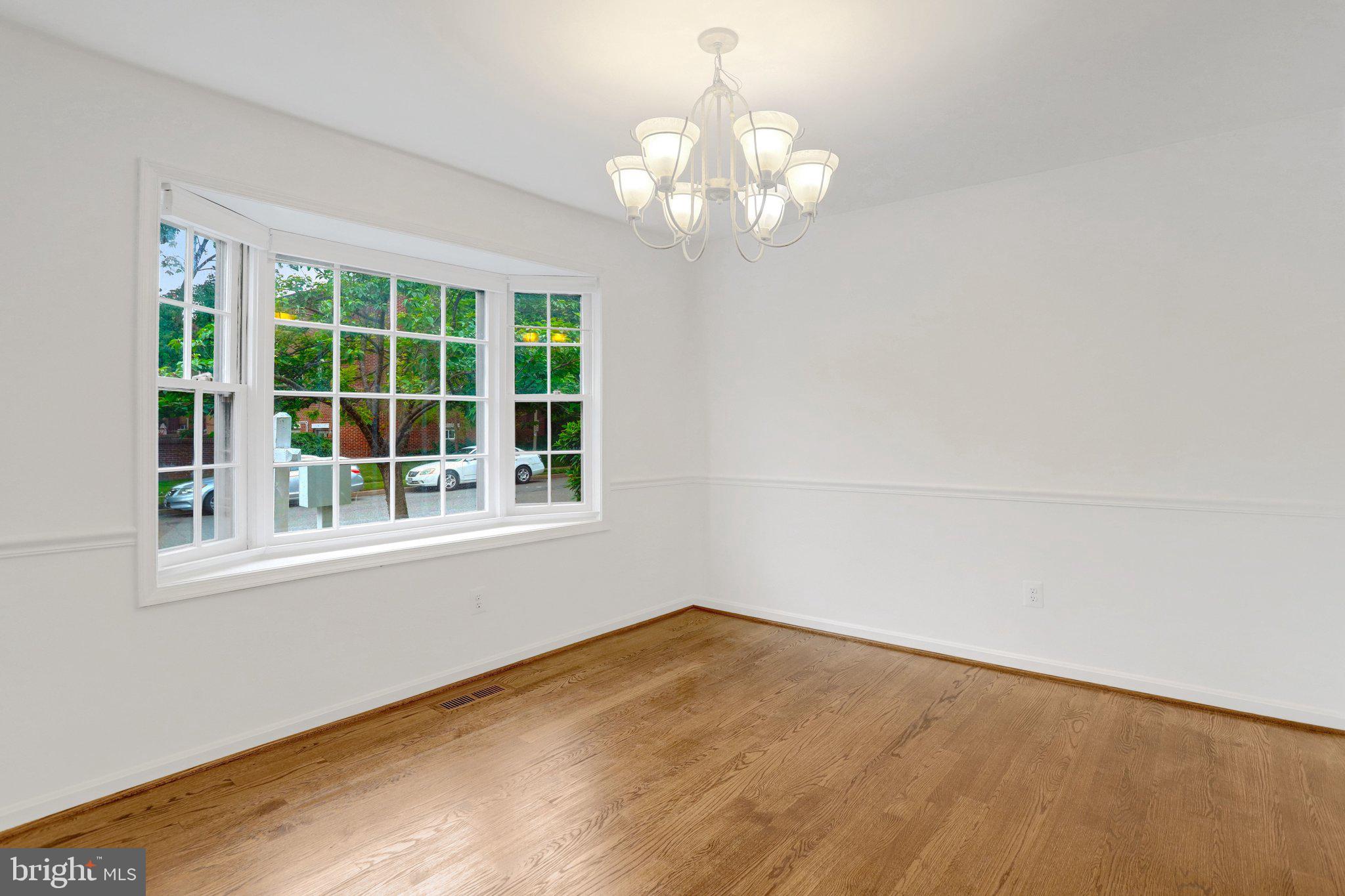 2225 North Tuckahoe Street Arlington, VA 22205 - Photo 9 of 37 a view of empty room with window