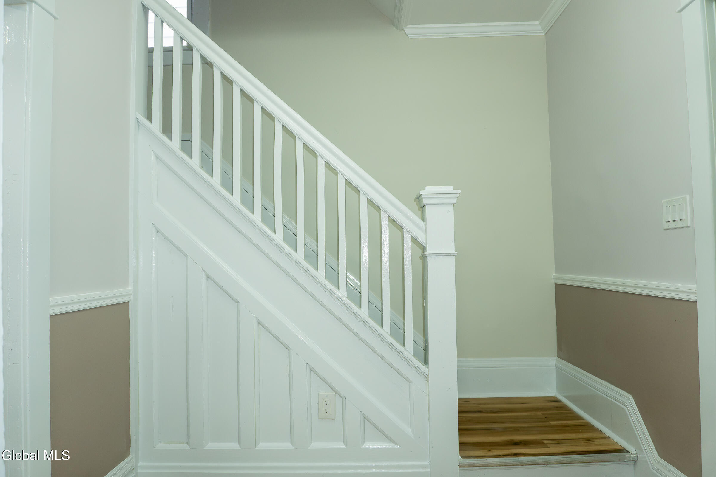14 Yale Street Schenectady, NY 12304 - Photo 2 of 33 2