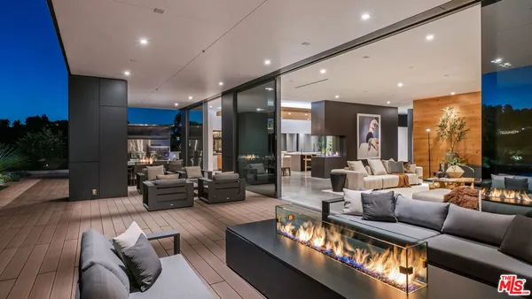 a view of livingroom furniture