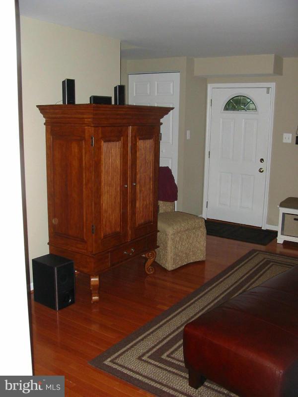 3431 Santee Road Baltimore, MD 21236 - Photo 5 of 30 Living Room