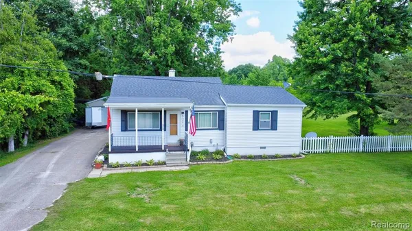 $229,900 | 5244 Oleksyn Road, Flint, MI 48504