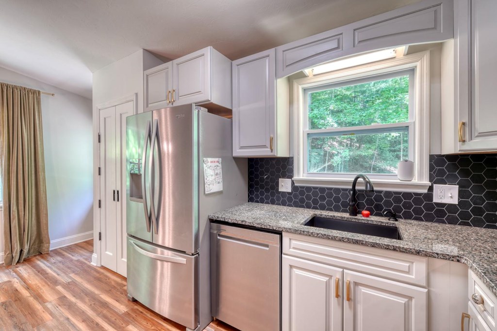 45 Mountain Stream Road Murphy, NC 28906 - Photo 6 of 33 a kitchen with stainless steel appliances granite countertop a refrigerator and a sink