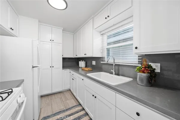 $4,600 | 502 36th Street, Unit B, Newport Beach, CA 92663