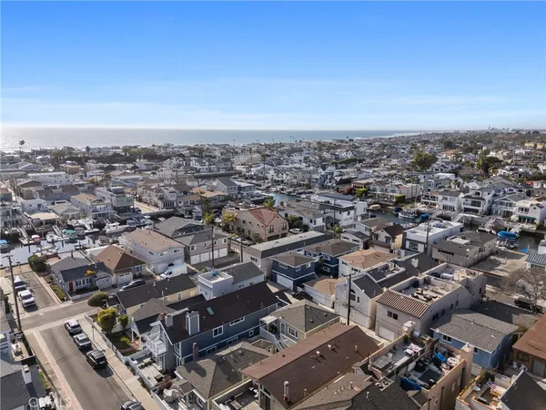 $4,600 | 502 36th Street, Unit B, Newport Beach, CA 92663