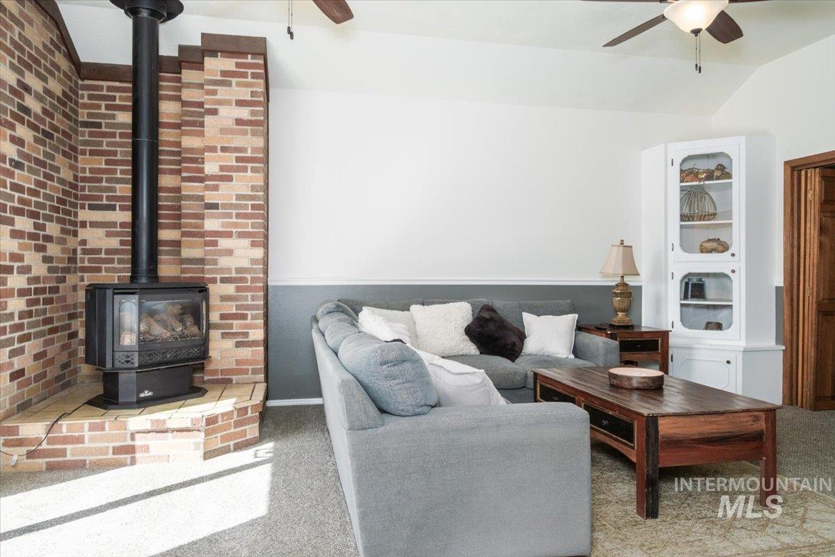1401 Chokecherry Drive Pocatello, ID 83204 - Photo 11 of 46 Living room