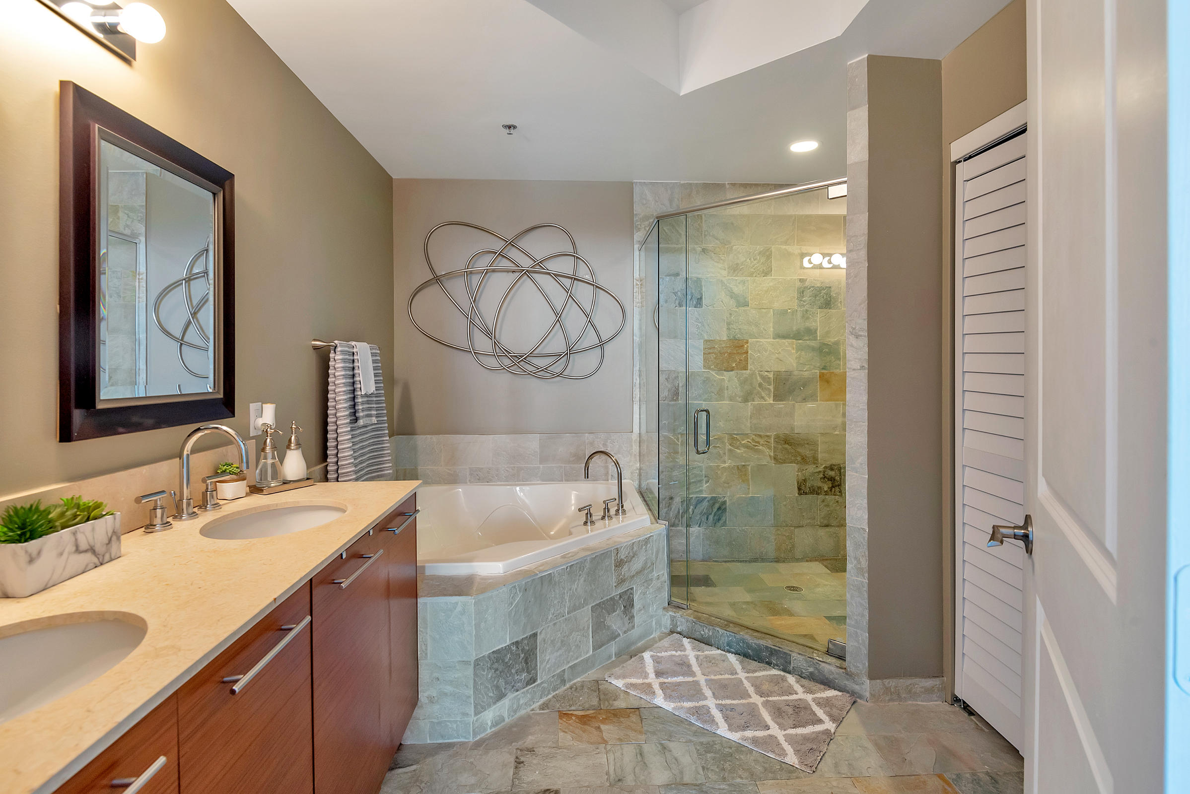 2641 North Flamingo Road, Unit 2503N Sunrise, FL 33323 - Photo 21 of 47 a bathroom with a tub a sink and a large mirror