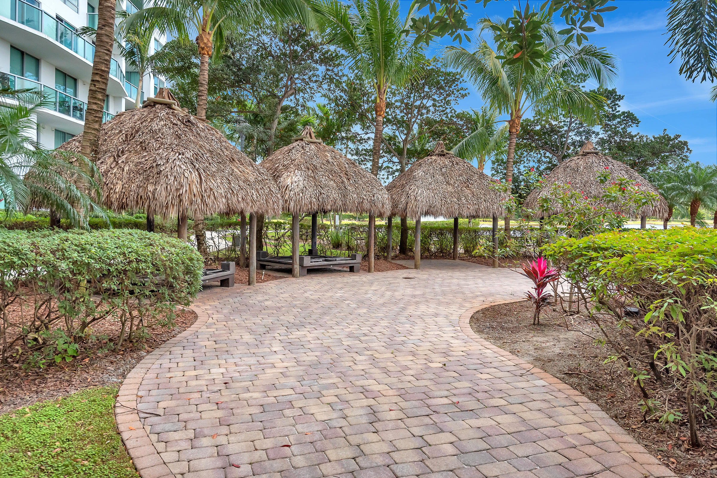 2641 North Flamingo Road, Unit 2503N Sunrise, FL 33323 - Photo 44 of 47 a backyard view with a seating space
