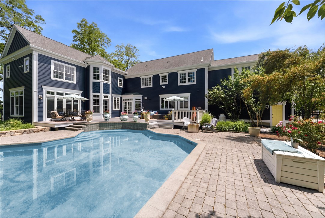 198 Poppasquash Road Bristol, RI 02809 - Photo 4 of 48