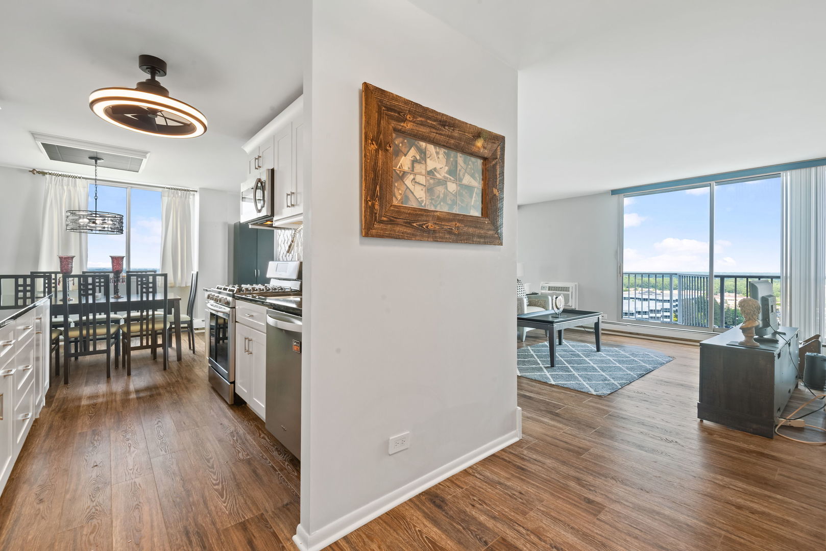 40 North Tower Road, Unit 16G Oak Brook, IL 60523 - Photo 3 of 18 Gallery Image 3