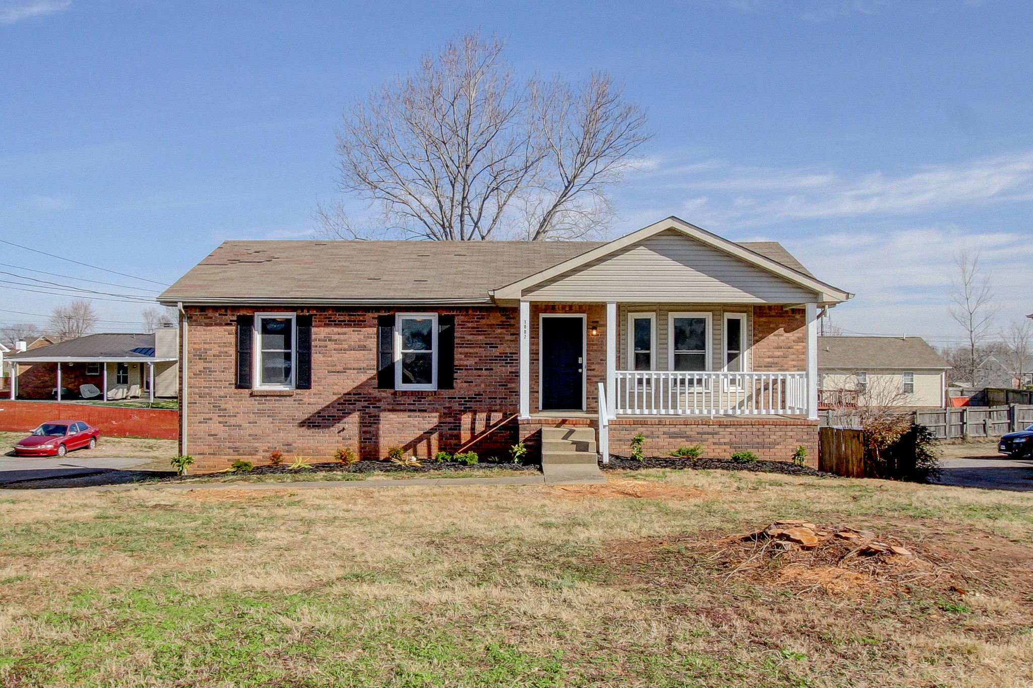 1007 McClardy Road Clarksville, TN 37042 - Photo 2 of 34 a front view of a house with large windows