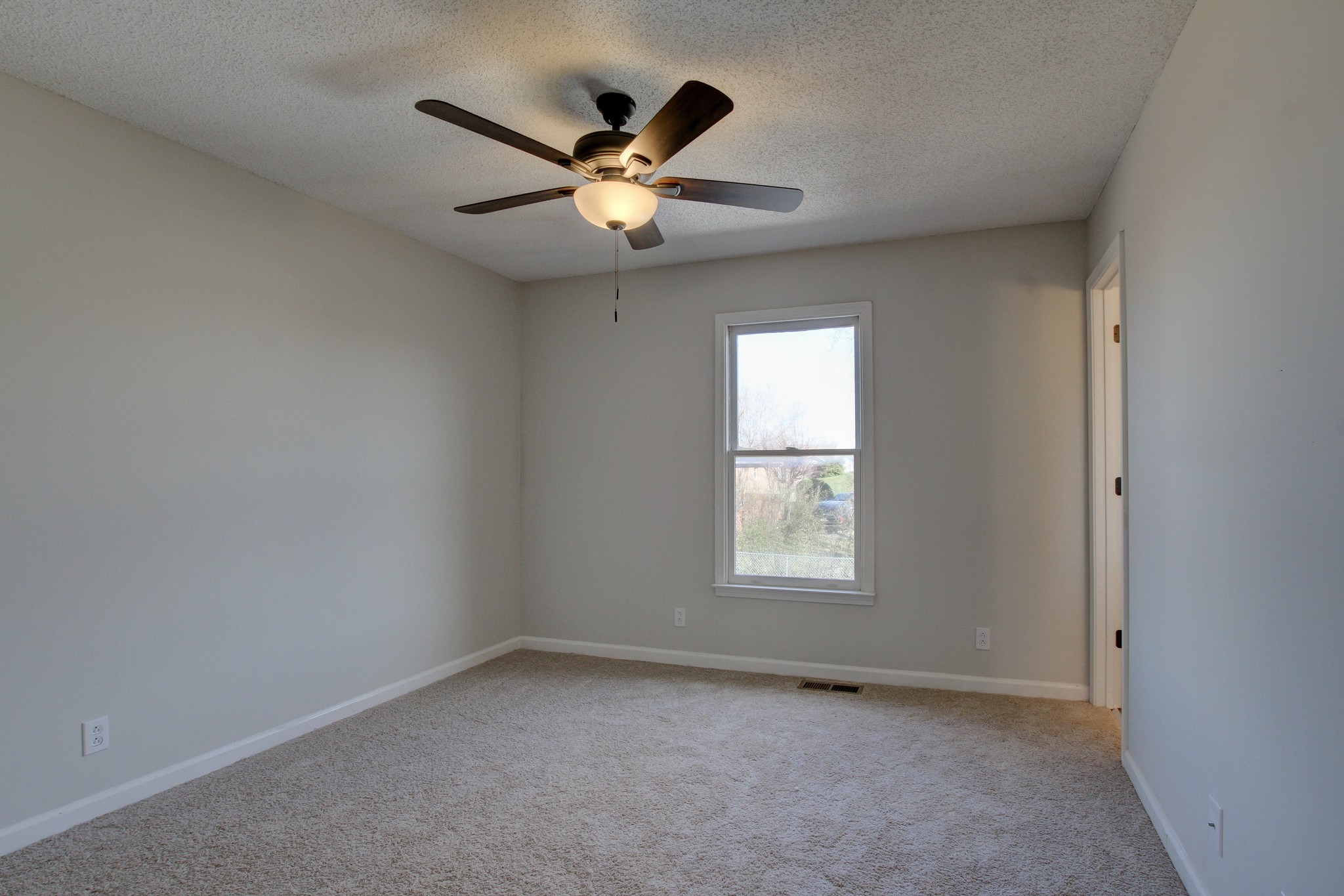 1007 McClardy Road Clarksville, TN 37042 - Photo 15 of 34 an empty room with windows and fan