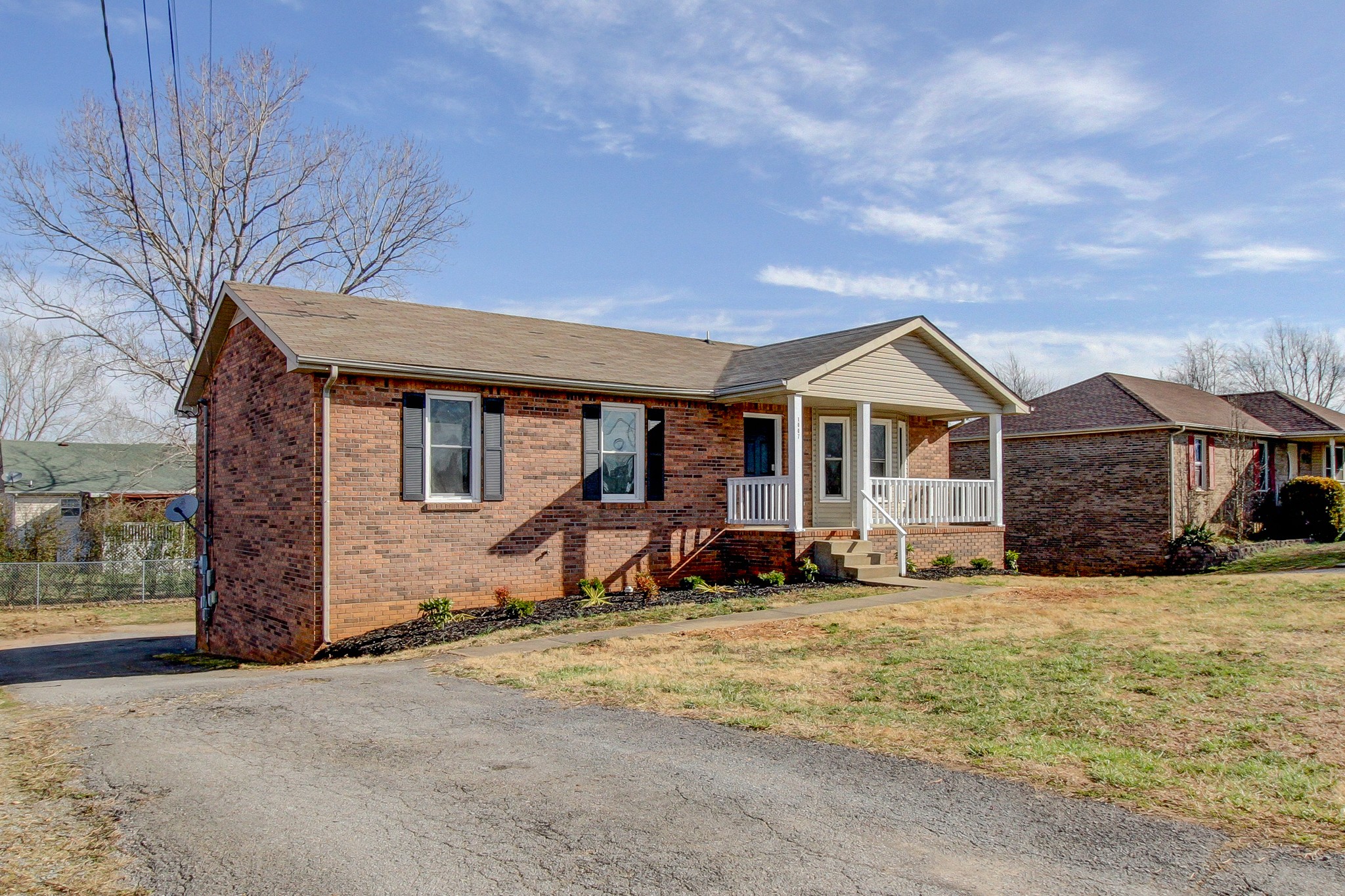 1007 McClardy Road Clarksville, TN 37042 - Photo 3 of 34 a view of a house with a yard