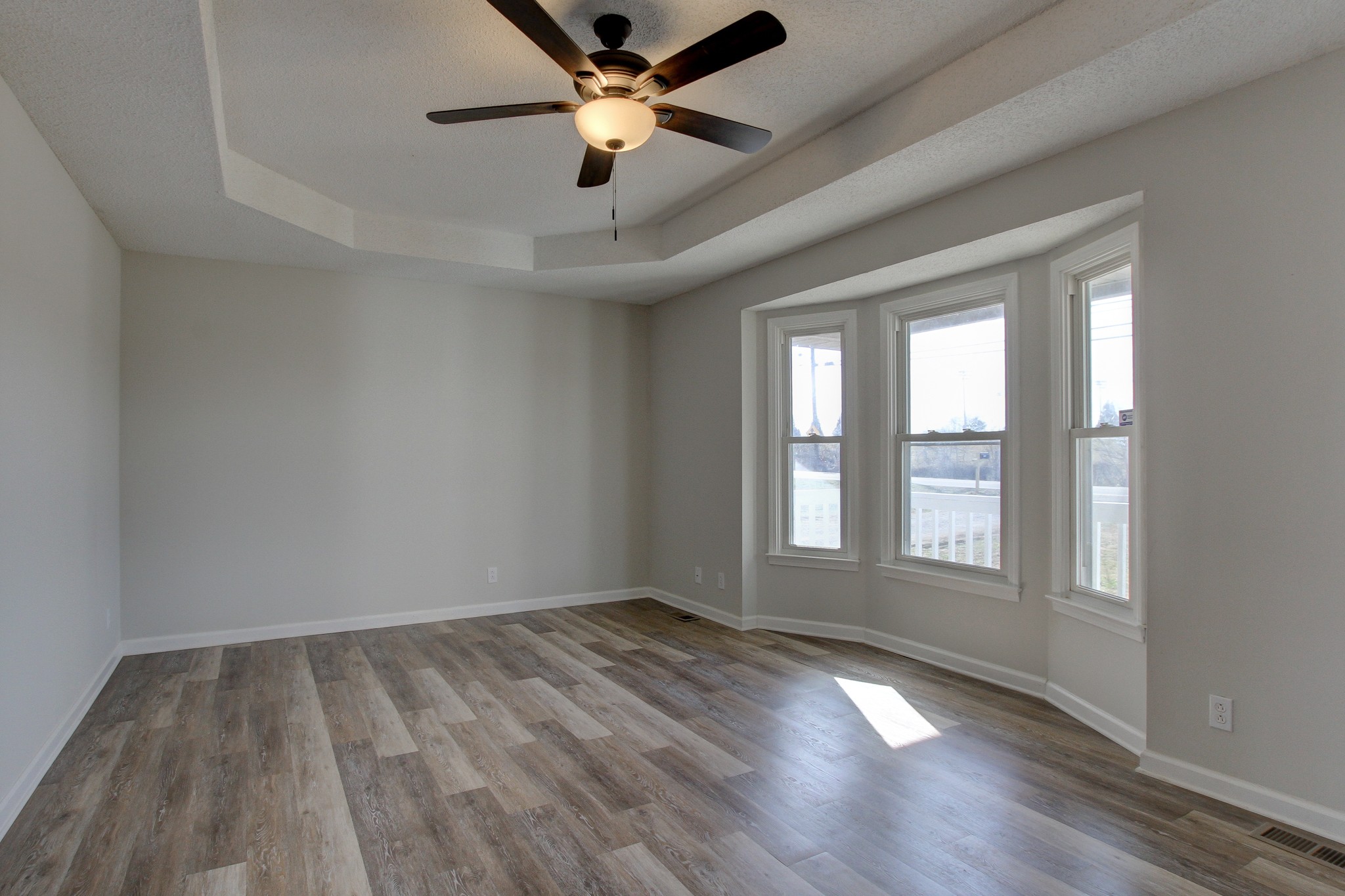 1007 McClardy Road Clarksville, TN 37042 - Photo 6 of 34 an empty room with wooden floor and windows