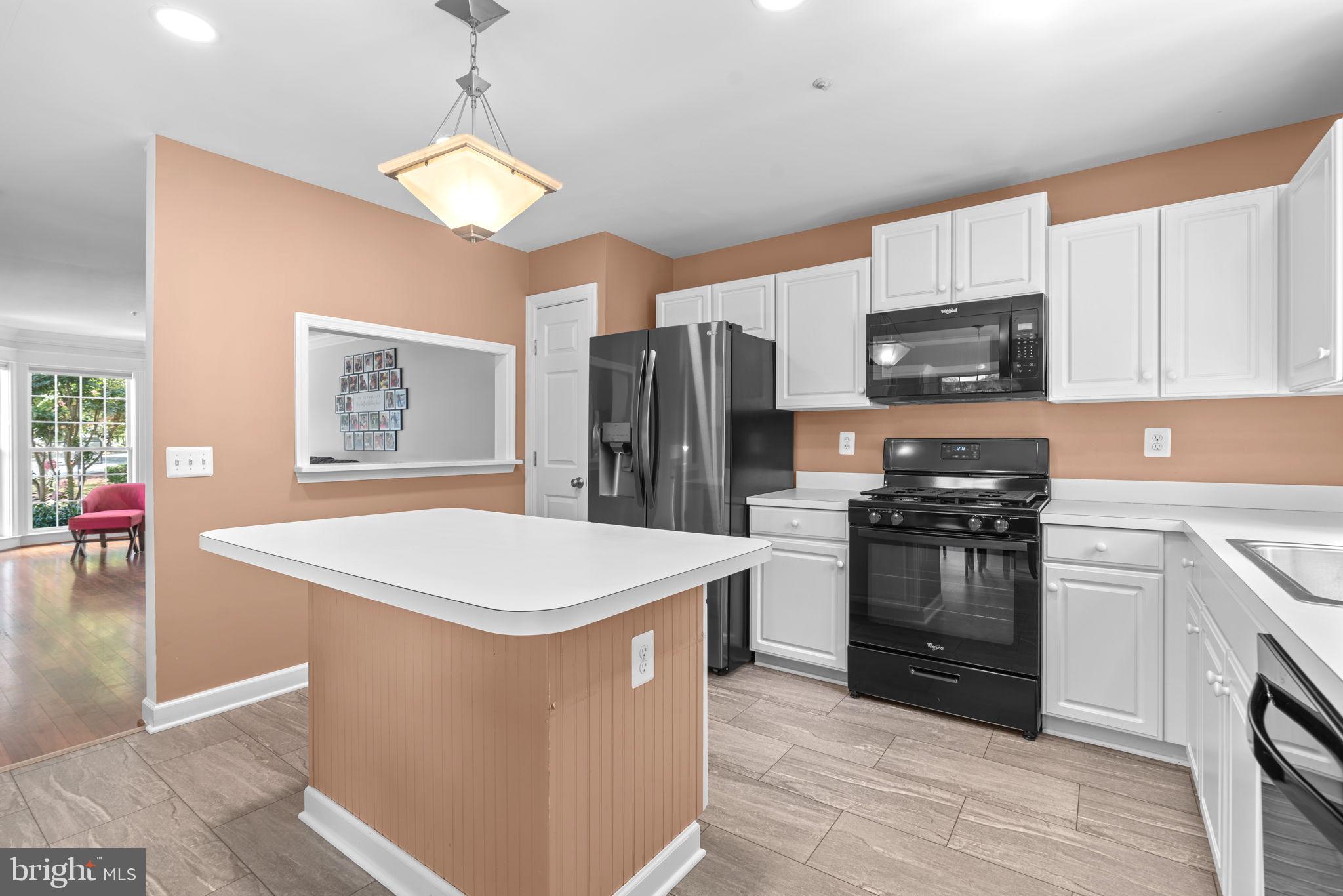 2023 Compton Court Annapolis, MD 21401 - Photo 9 of 35 Open and airy kitchen with newer appliances